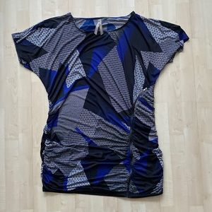 EUC tunic, ruched sides, longer length, front zip, abstract pattern, flattering